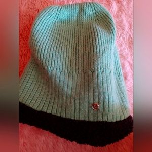 Lululemon athletica mint beanie with charcoal gray inside fluff